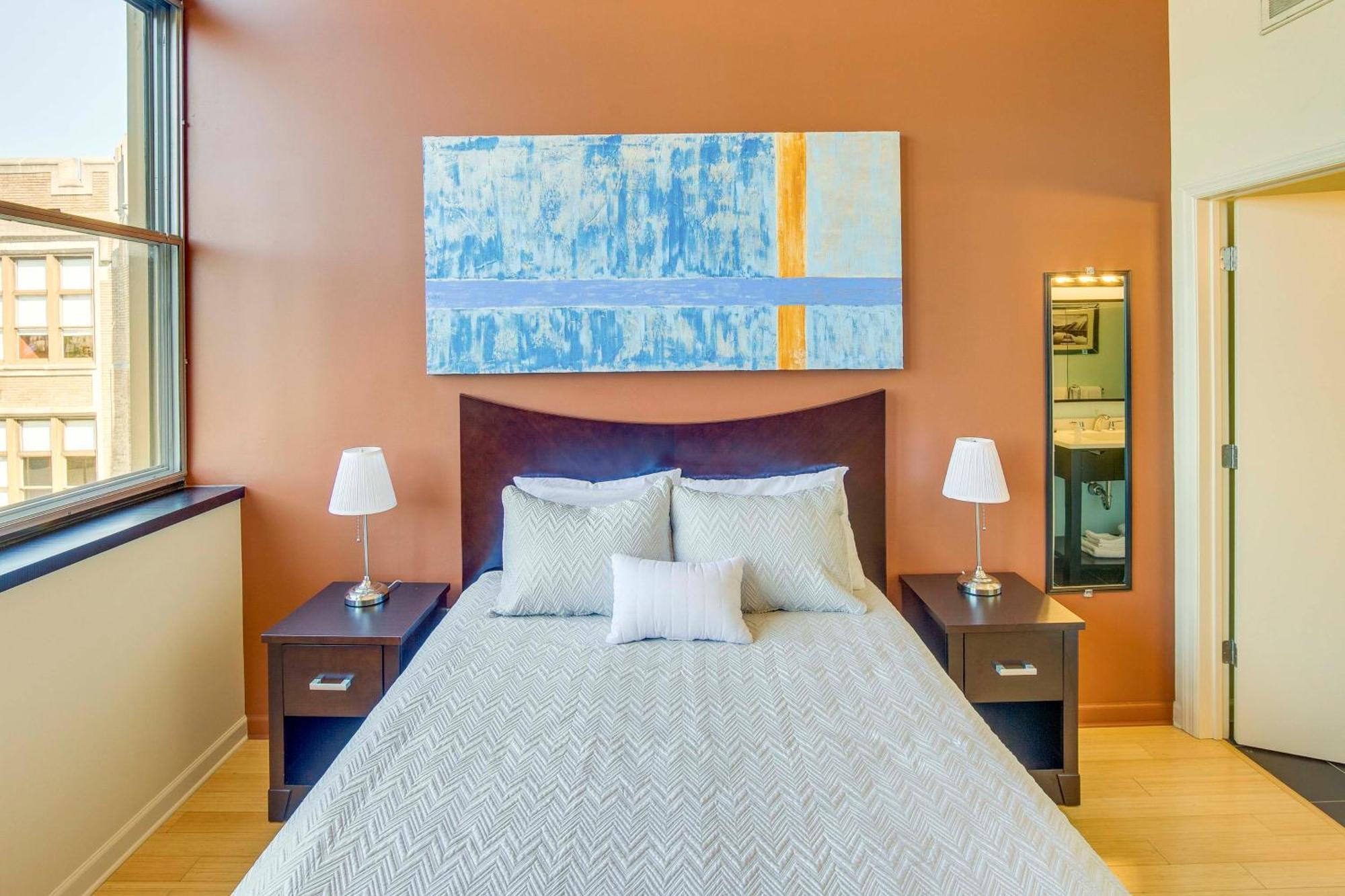 Centrally Located Near Downtown! Apartment *