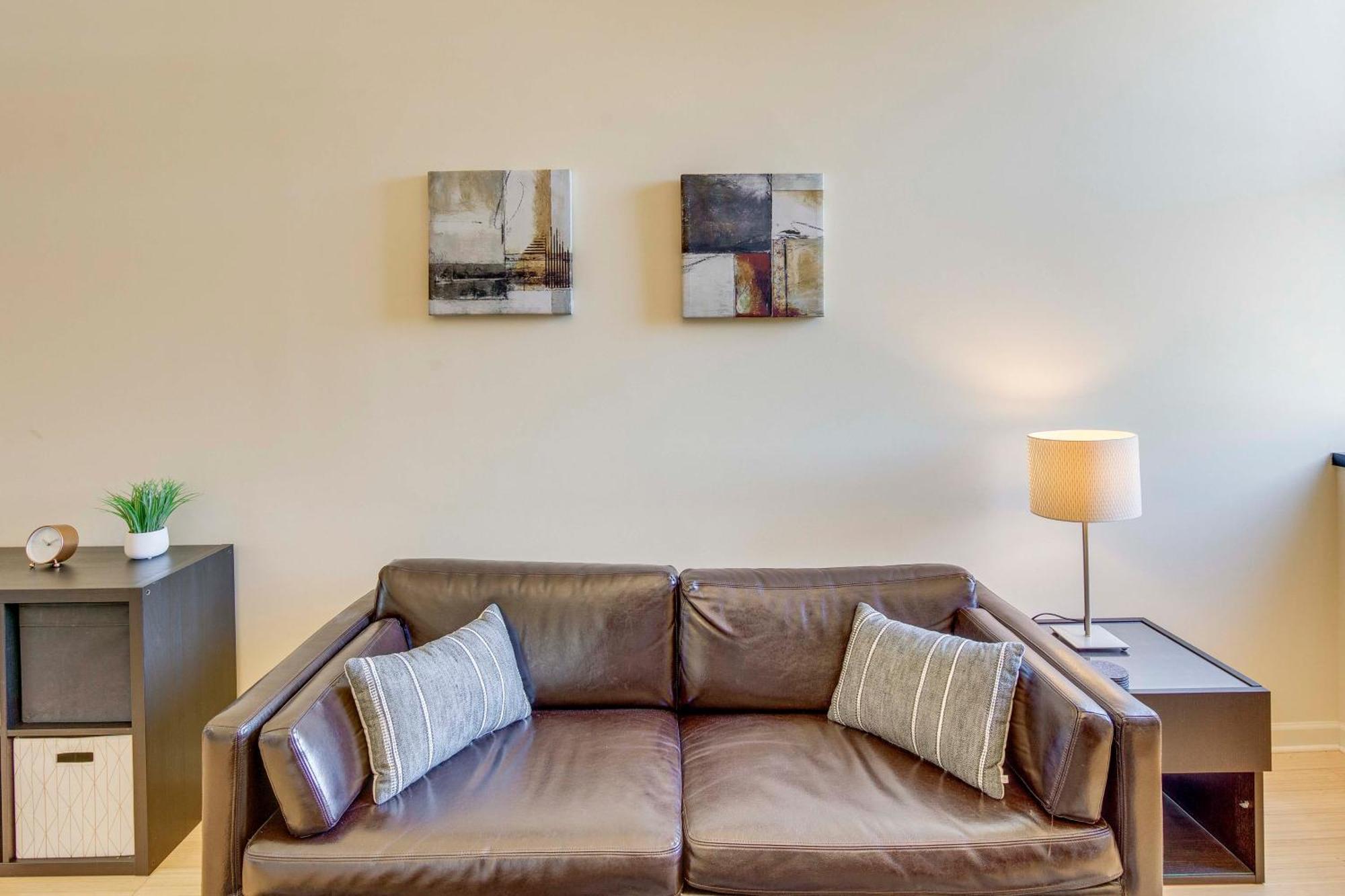 Centrally Located Near Downtown! Apartment